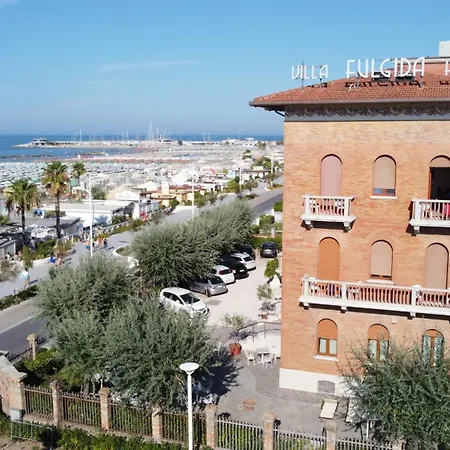Fulgida Otel 3*